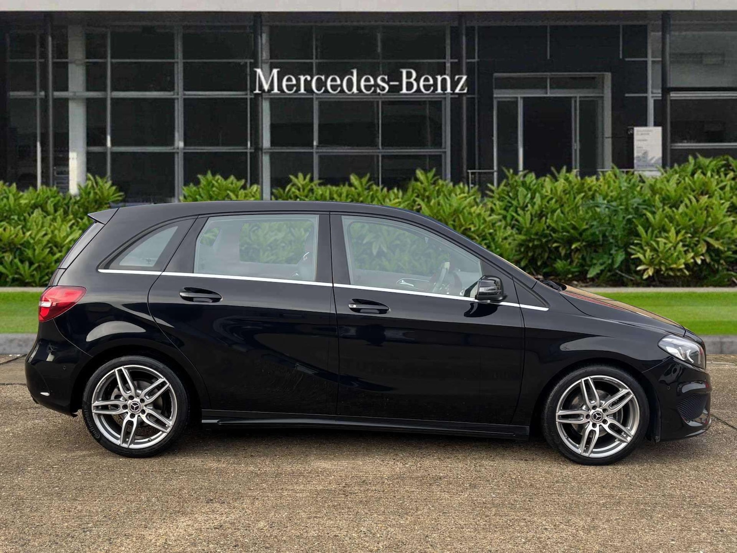 Used Mercedes-Benz B Class 2017 for sale - 76967863: Photo 2