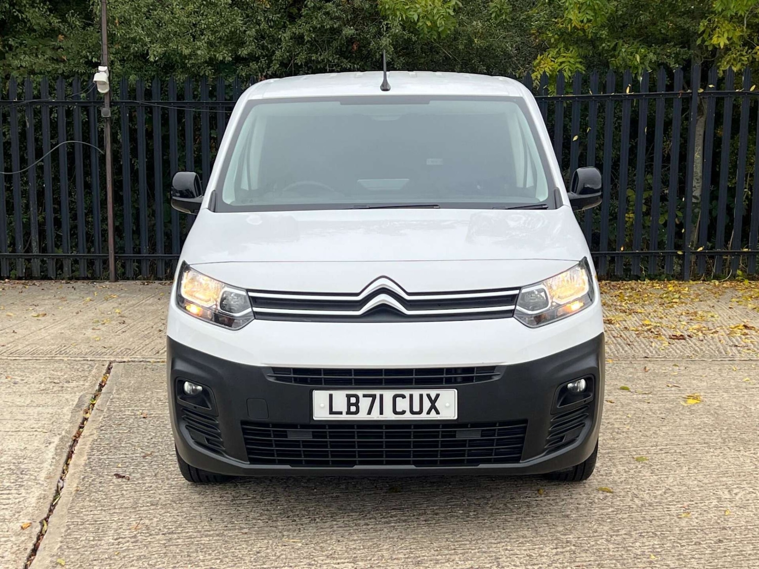 Used Citroen Berlingo 2021 for sale - 77350983: Photo 2
