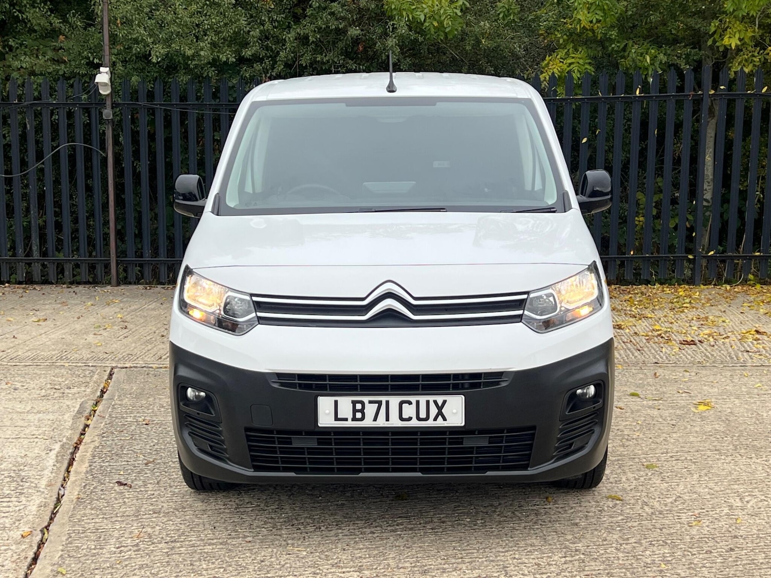 Used Citroen Berlingo 2021 for sale - 76269823: Photo 2