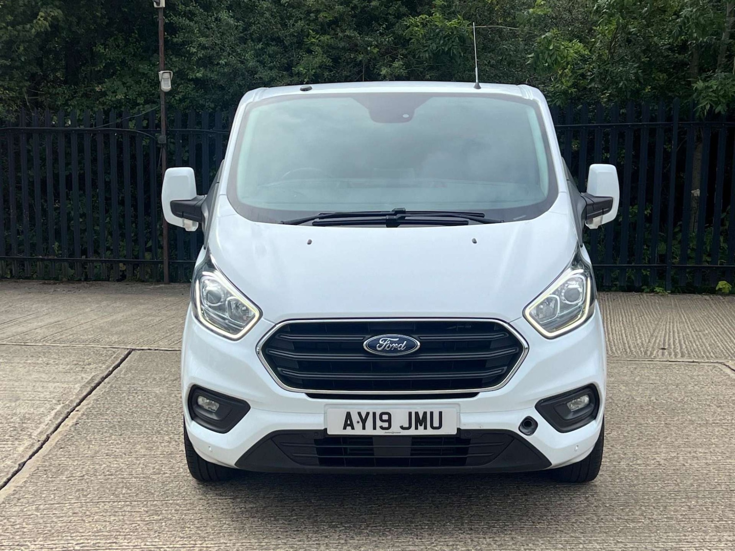 Used Ford Transit Custom 2019 for sale - 77350996: Photo 2