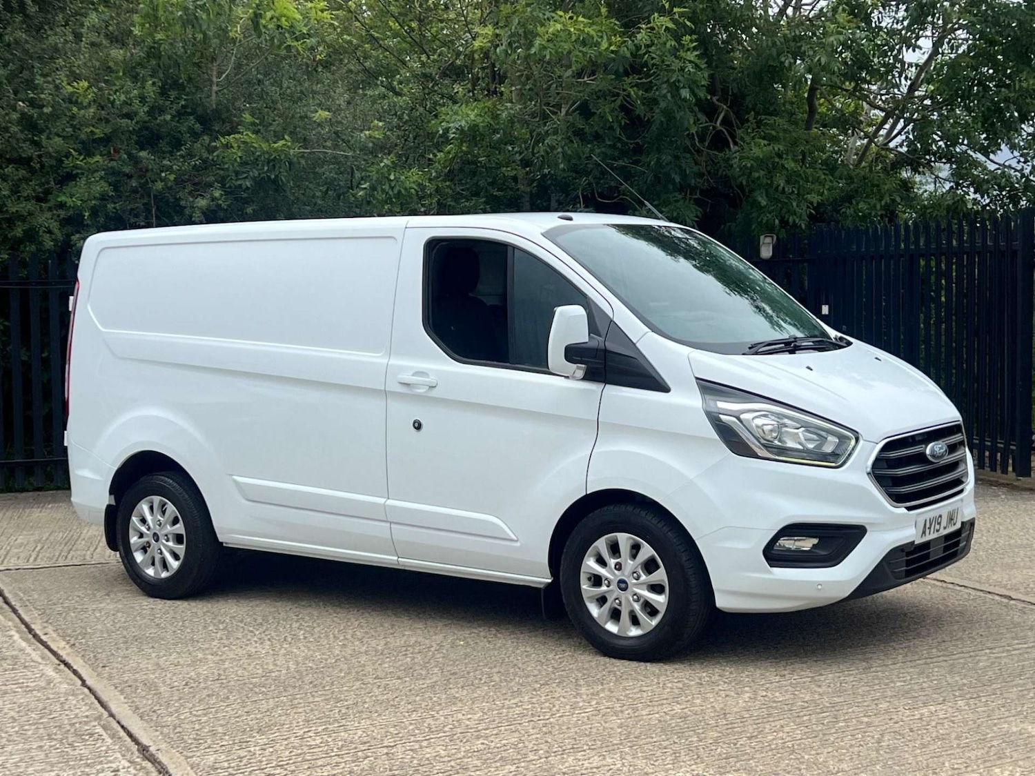 Used Ford Transit Custom 2019 for sale - 77350996: Photo 3