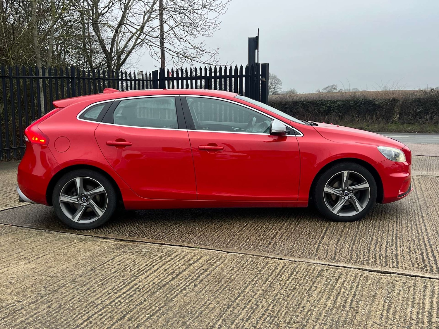 Used Volvo V40 2015 for sale - 77508810: Photo 10