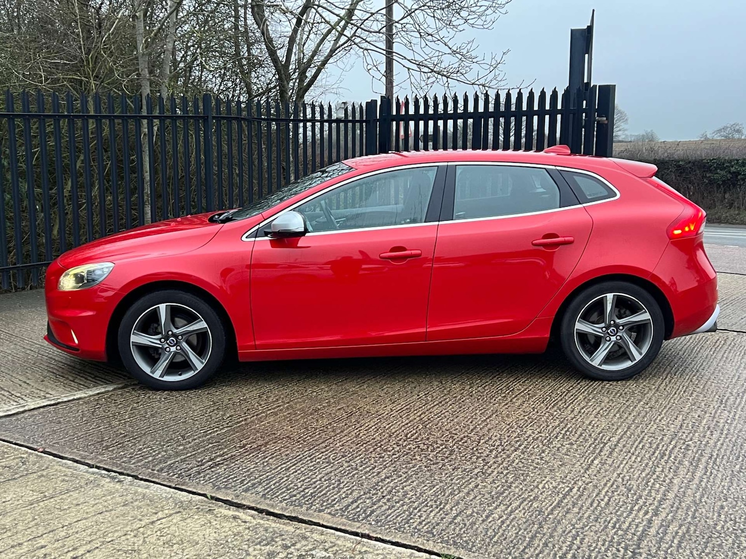 Used Volvo V40 2015 for sale - 77508810: Photo 11