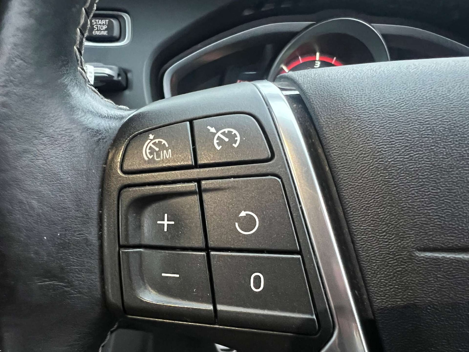 Used Volvo V40 2015 for sale - 77508810: Photo 18