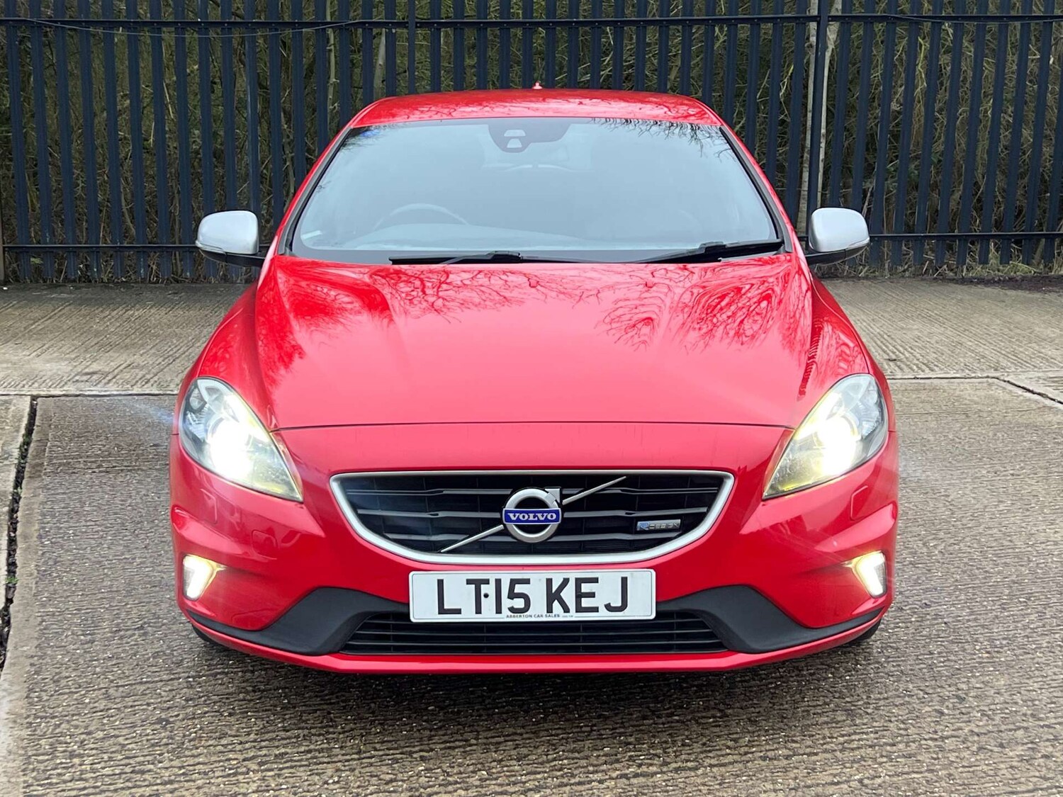 Used Volvo V40 2015 for sale - 77508810: Photo 2
