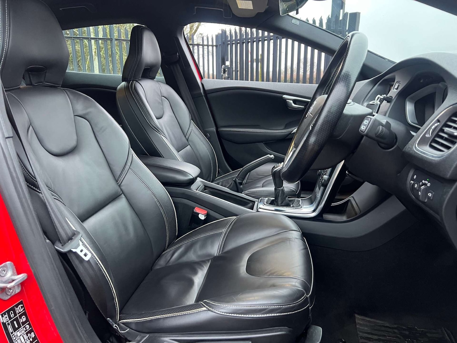 Used Volvo V40 2015 for sale - 77508810: Photo 4