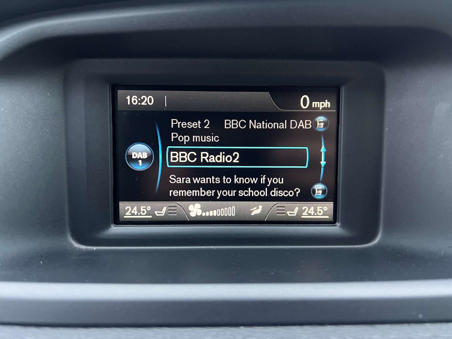 Used Volvo V40 2015 for sale - 77508810: Photo 6