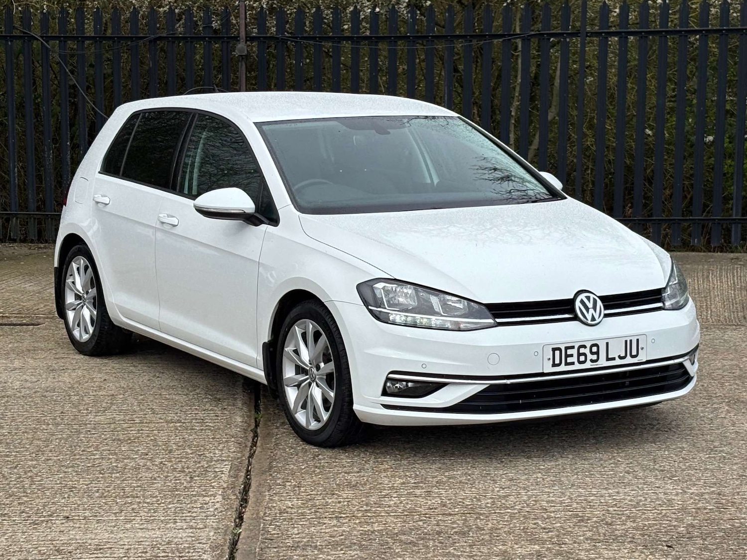 Used Volkswagen Golf 2019 for sale - 78027752: Photo 2