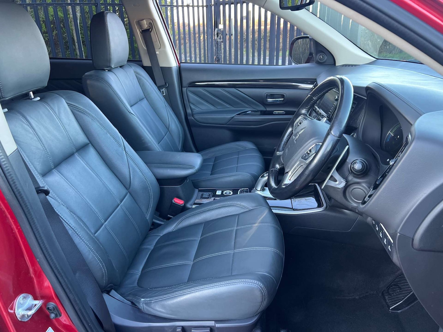 Used Mitsubishi Outlander 2017 for sale - 77931995: Photo 23