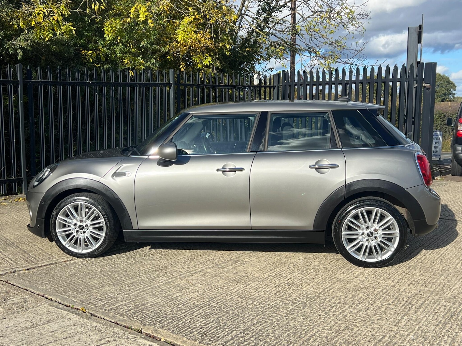 Used MINI Hatch 2018 for sale - 76349489: Photo 15