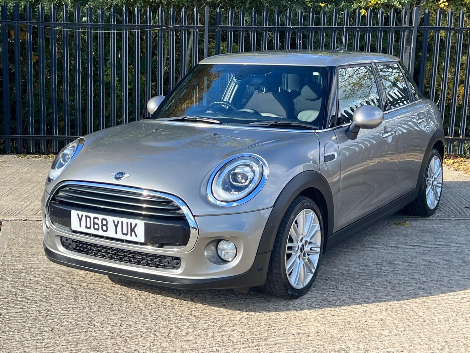 Used MINI Hatch 2018 for sale - 76349489: Photo 19