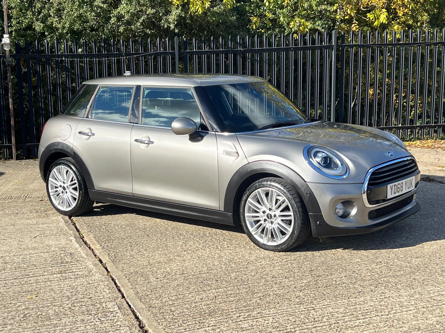 Used MINI Hatch 2018 for sale - 76349489: Photo 3