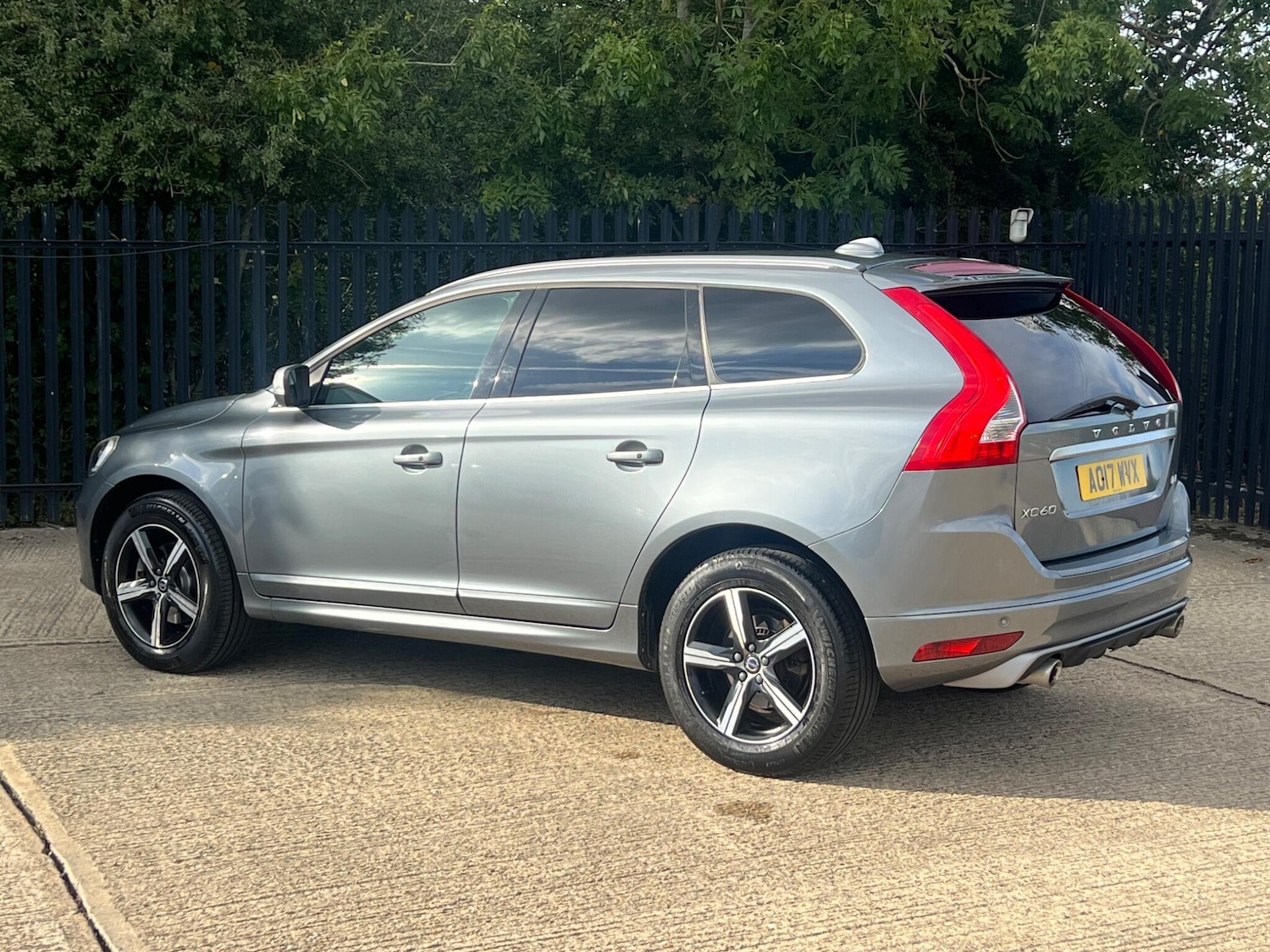 Used Volvo XC60 2017 for sale - 76059682: Photo 12