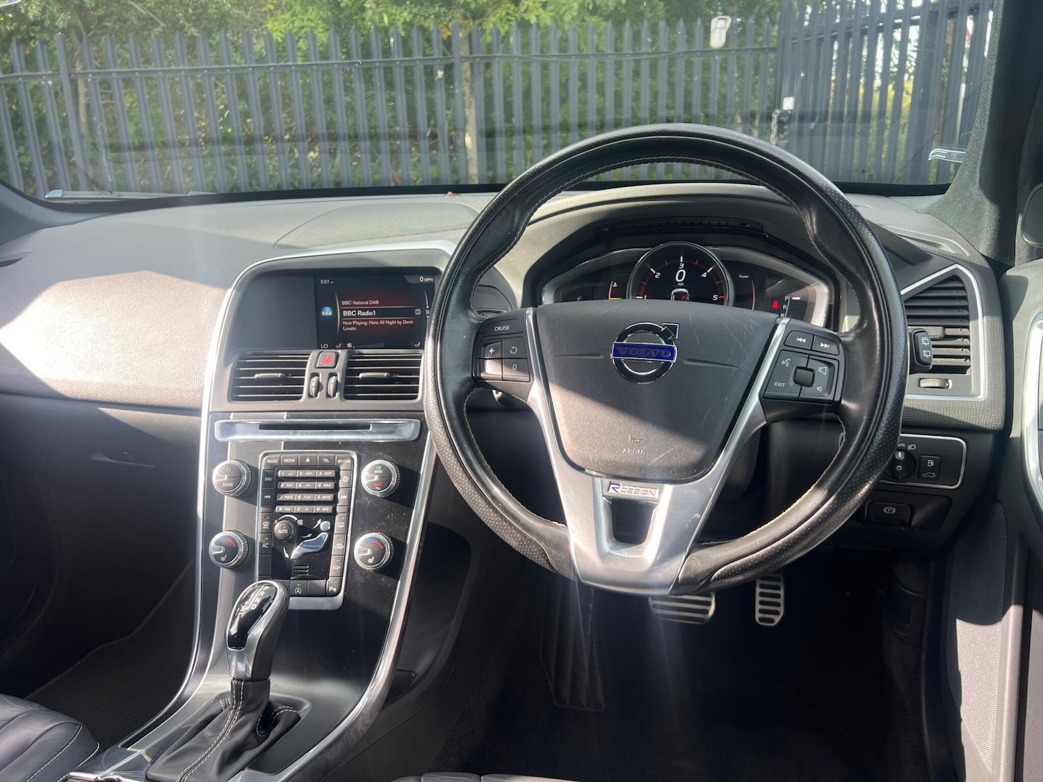Used Volvo XC60 2017 for sale - 76059682: Photo 24