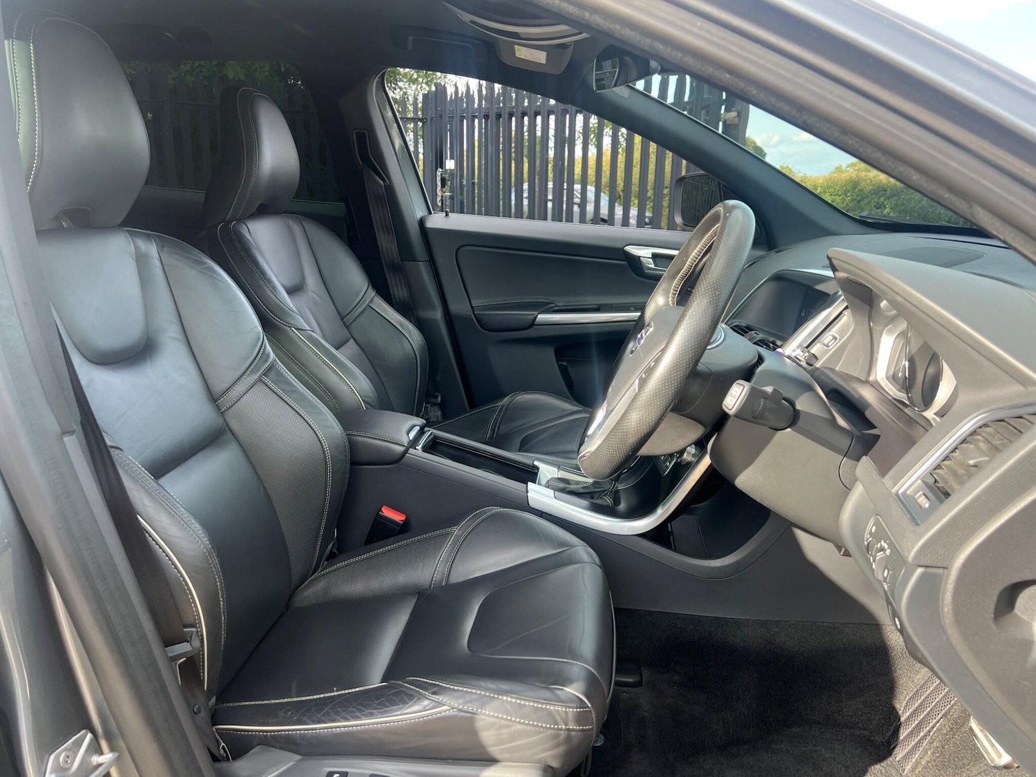 Used Volvo XC60 2017 for sale - 76059682: Photo 6