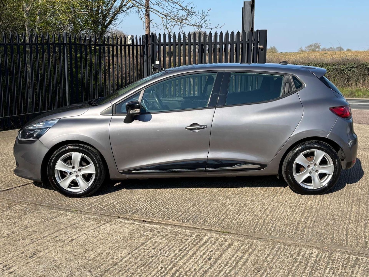 Used Renault Clio 2015 for sale - 77963161: Photo 15