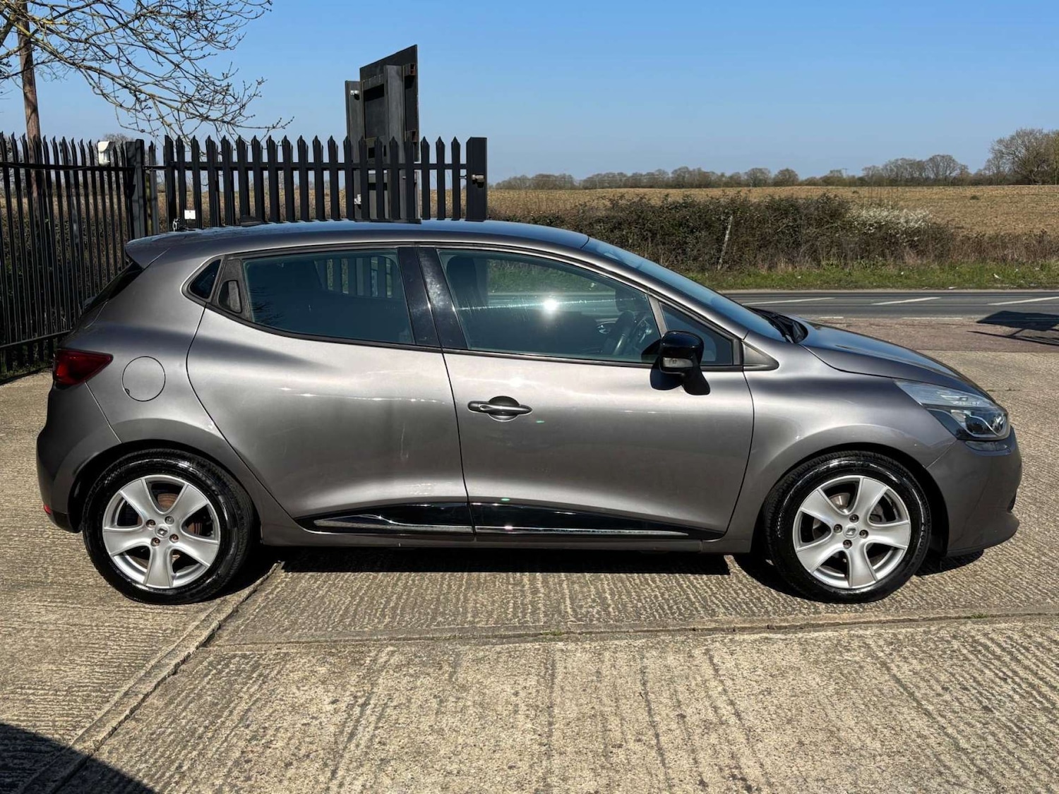 Used Renault Clio 2015 for sale - 77963161: Photo 16