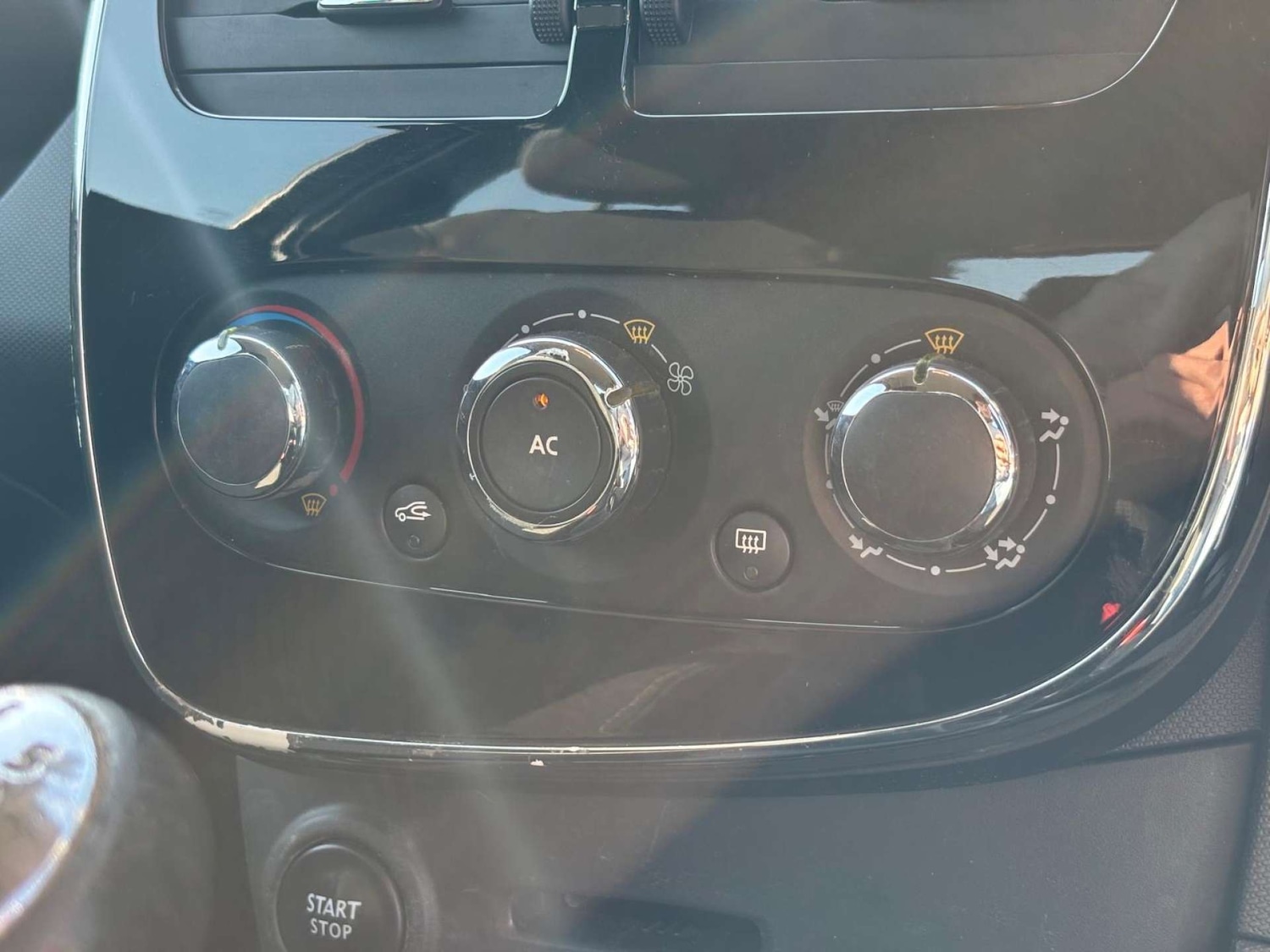 Used Renault Clio 2015 for sale - 77963161: Photo 28