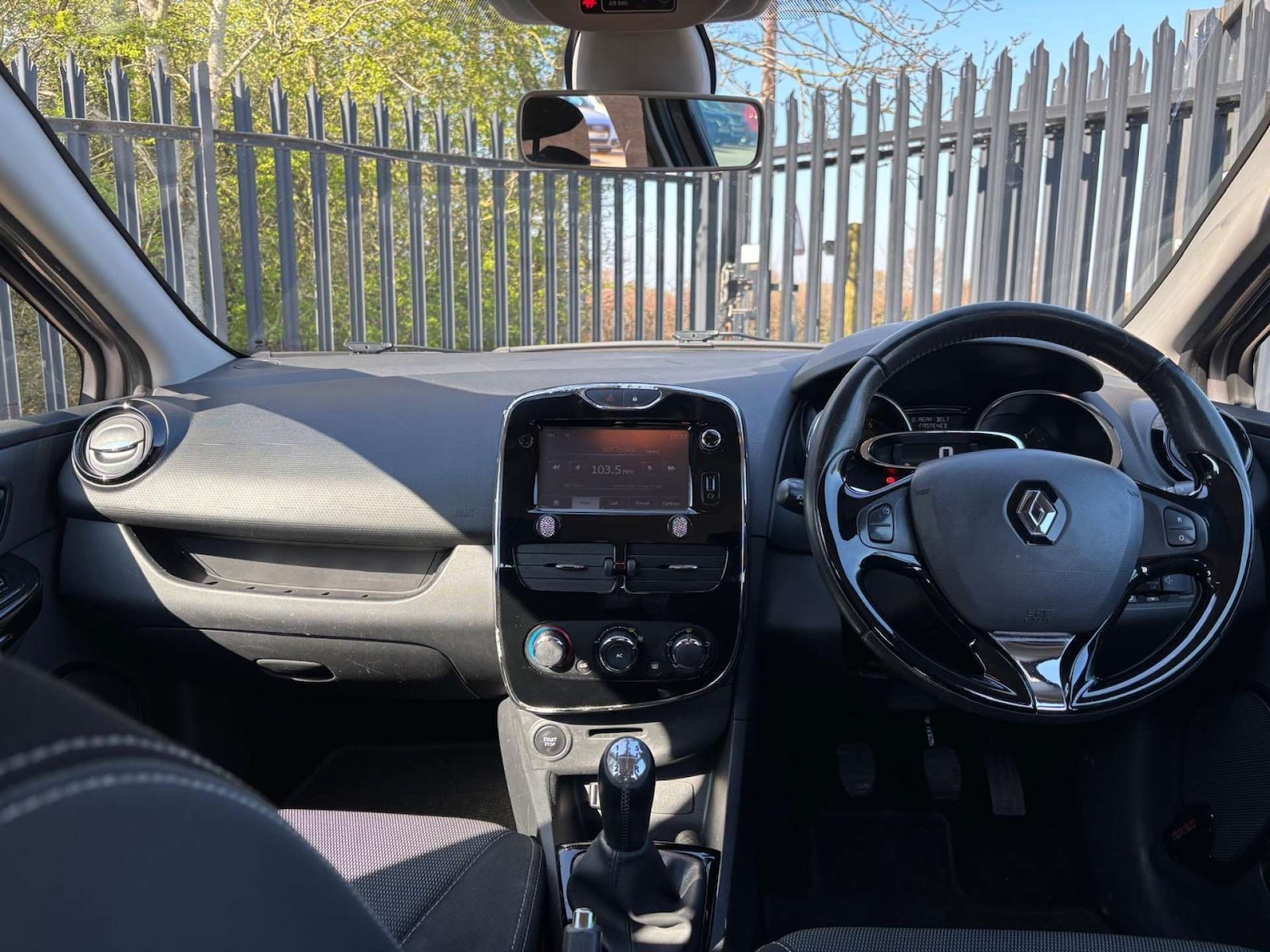 Used Renault Clio 2015 for sale - 77963161: Photo 5