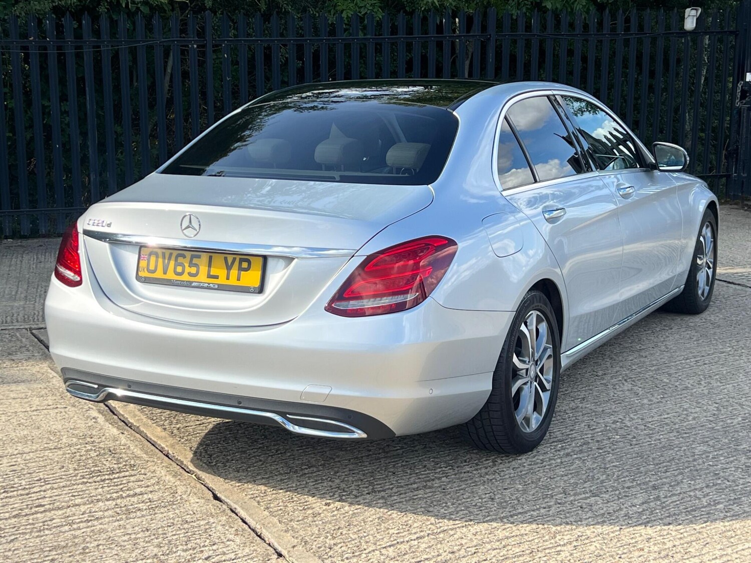 Used Mercedes-Benz C Class 2015 for sale - 75782384: Photo 21