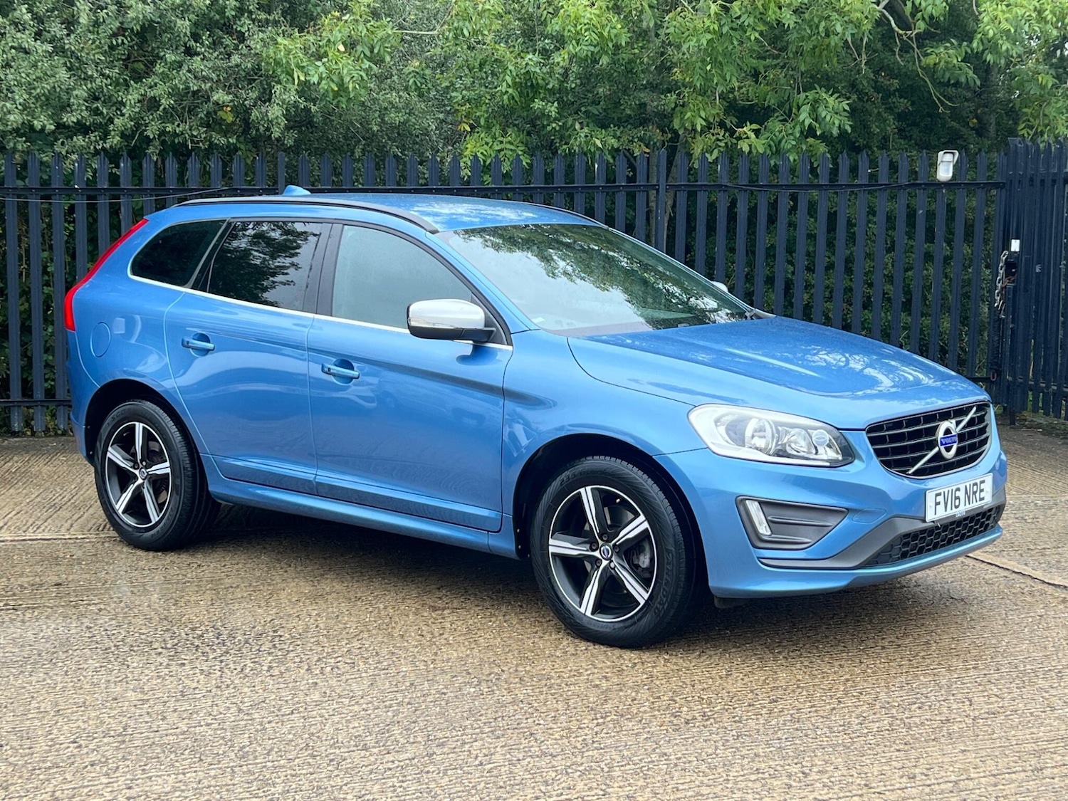 Used Volvo XC60 2016 for sale - 76135880: Photo 3