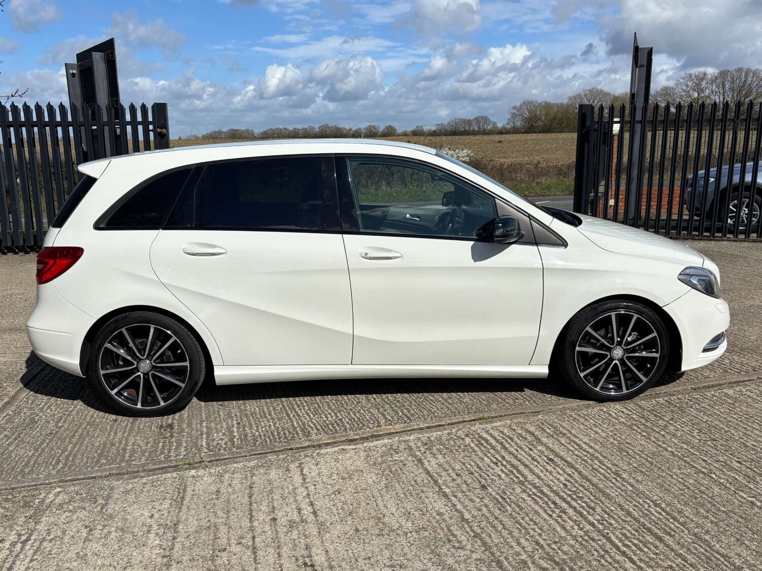 Used Mercedes-Benz B Class 2014 for sale - 78027727: Photo 8