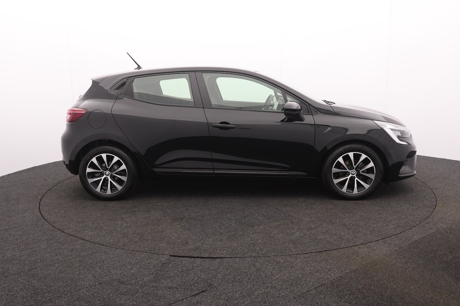 Used Renault Clio 2023 for sale - 76479644: Photo 2