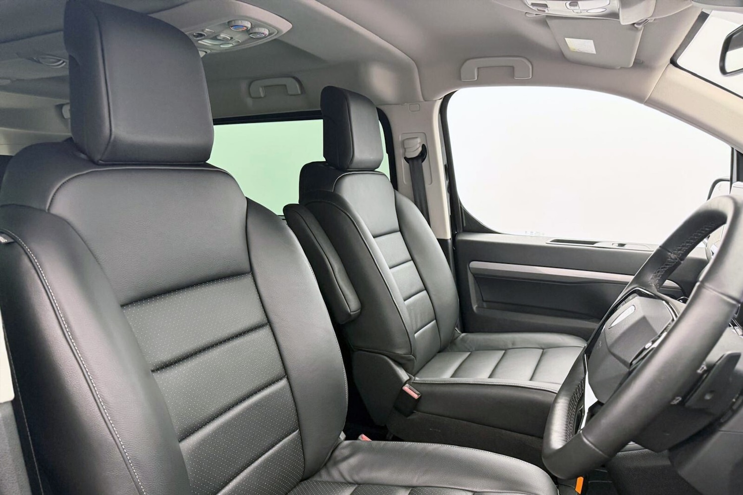 Used Peugeot Traveller 2024 for sale - 76861765: Photo 8