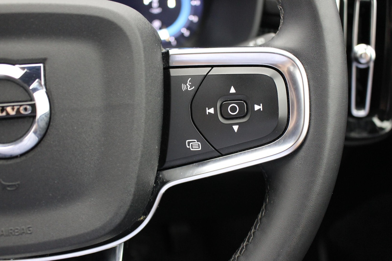 Used Volvo XC40 2024 for sale - 77965069: Photo 17