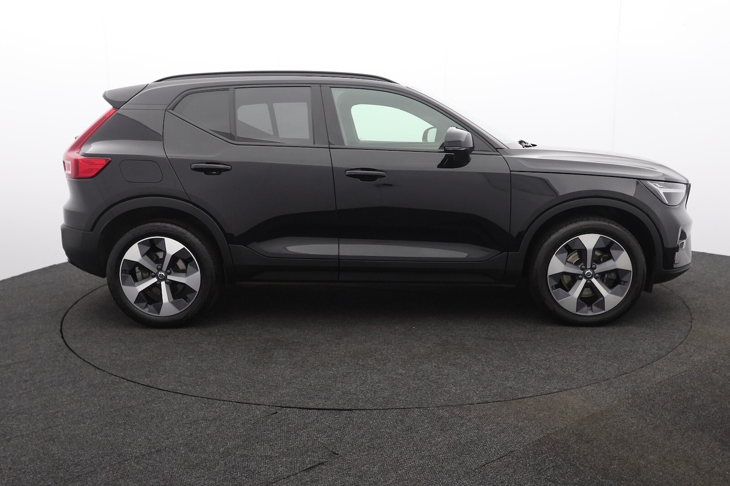 Used Volvo XC40 2024 for sale - 77965069: Photo 2