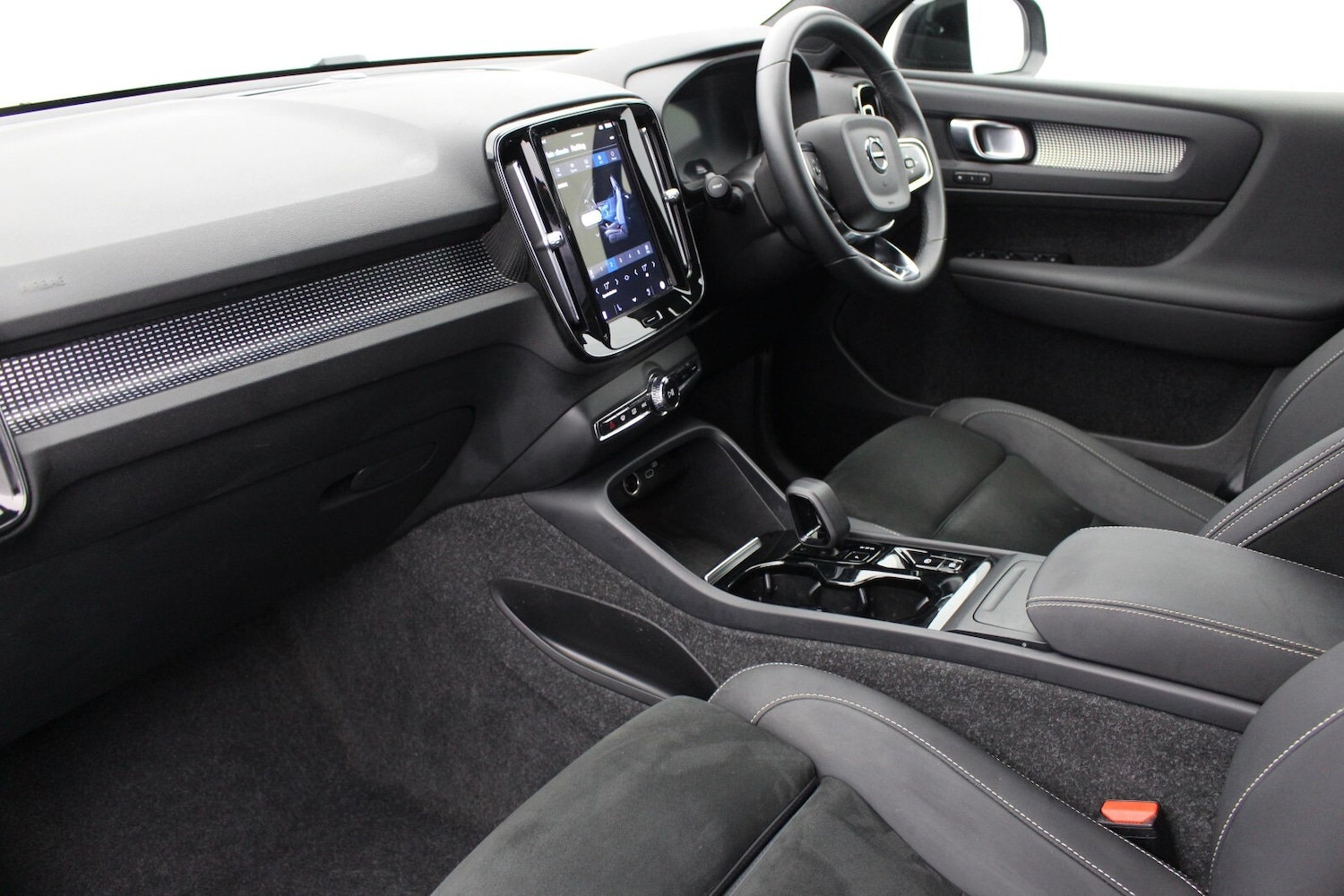 Used Volvo XC40 2024 for sale - 77965069: Photo 6