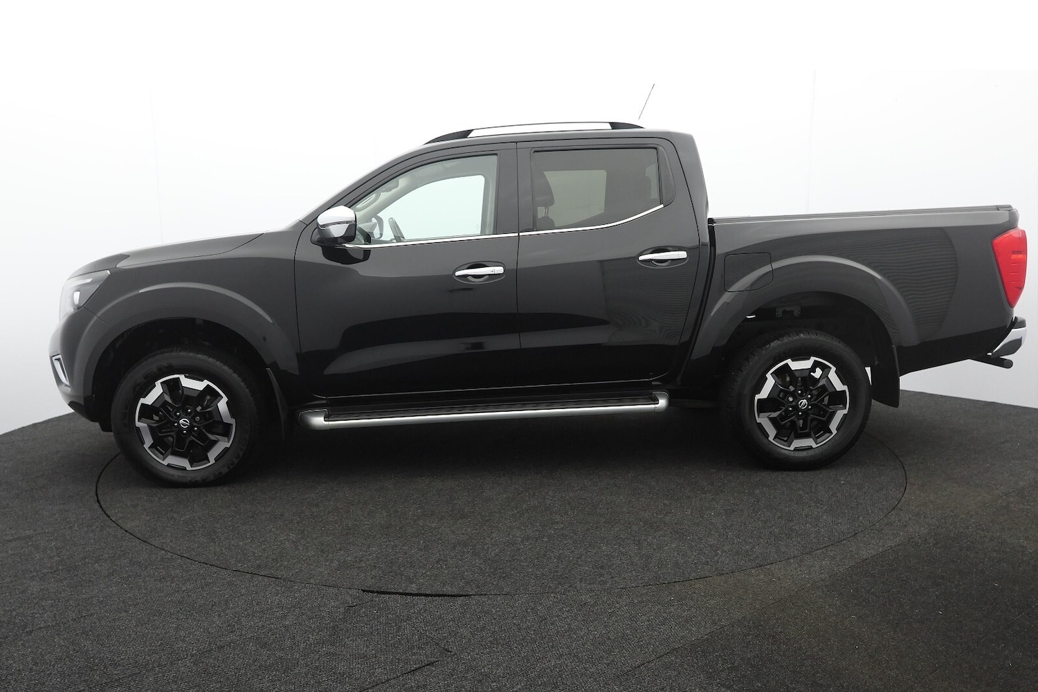 Used Nissan Navara 2021 for sale - 78022191: Photo 2