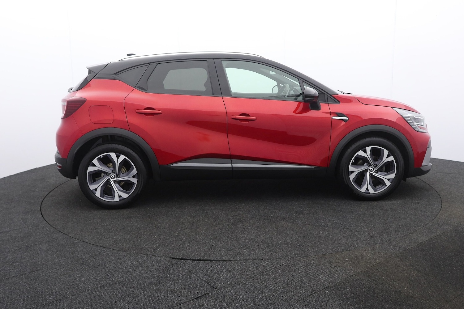 Used Renault Captur 2022 for sale - 77640661: Photo 2