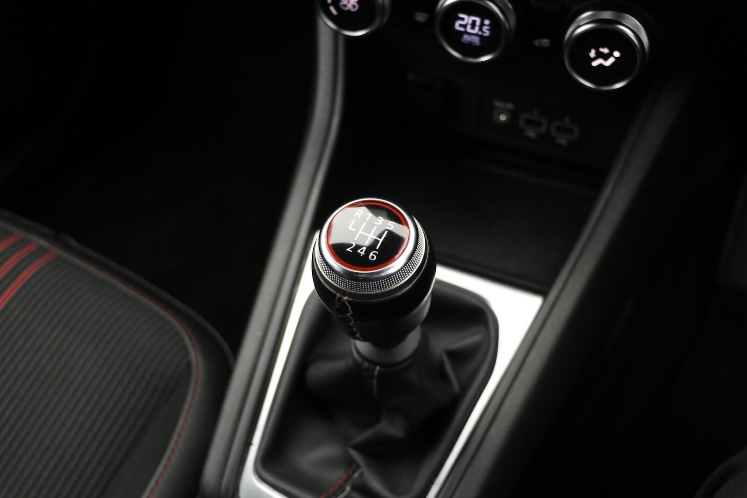 Used Renault Captur 2022 for sale - 77640661: Photo 28