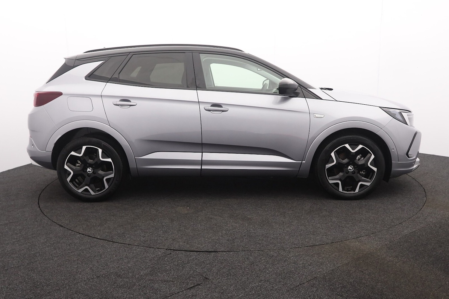 Used Vauxhall Grandland 2024 for sale - 76438191: Photo 2