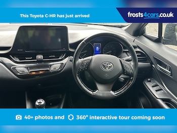 Used Toyota C-HR 2017 for sale - 77556800: Photo