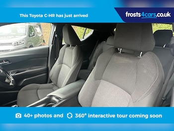 Used Toyota C-HR 2017 for sale - 77556800: Photo