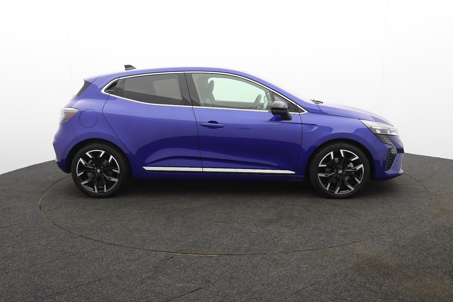 Used Renault Clio 2024 for sale - 76272991: Photo 2