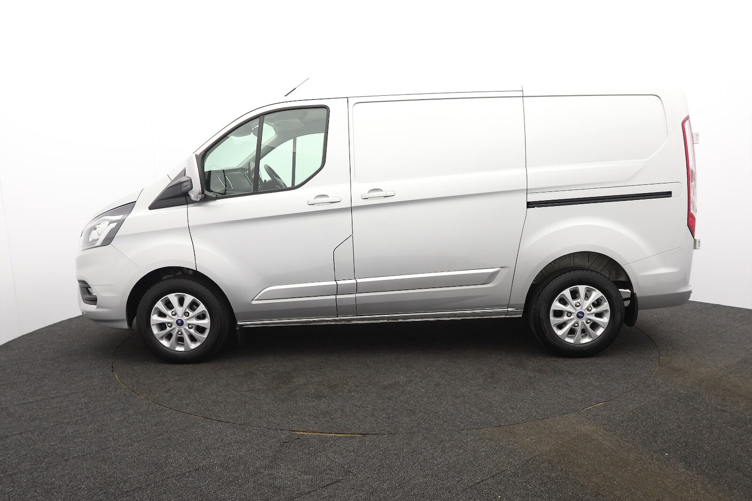 Used Ford Transit Custom 2023 for sale - 76302336: Photo 2