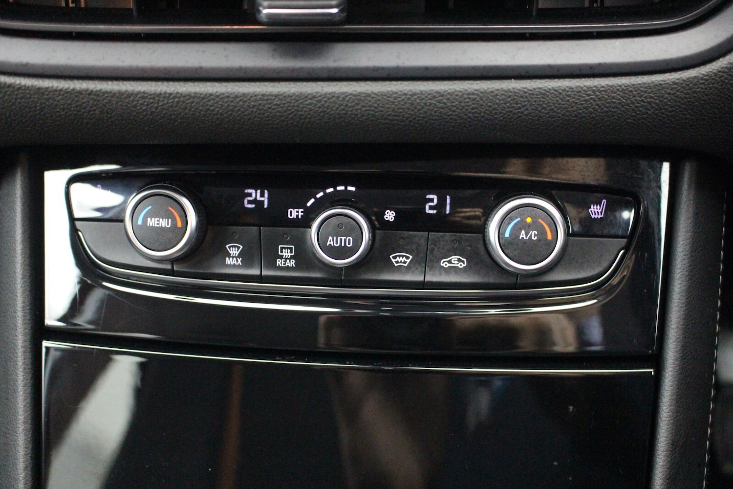 Used Vauxhall Grandland 2024 for sale - 76954196: Photo 16