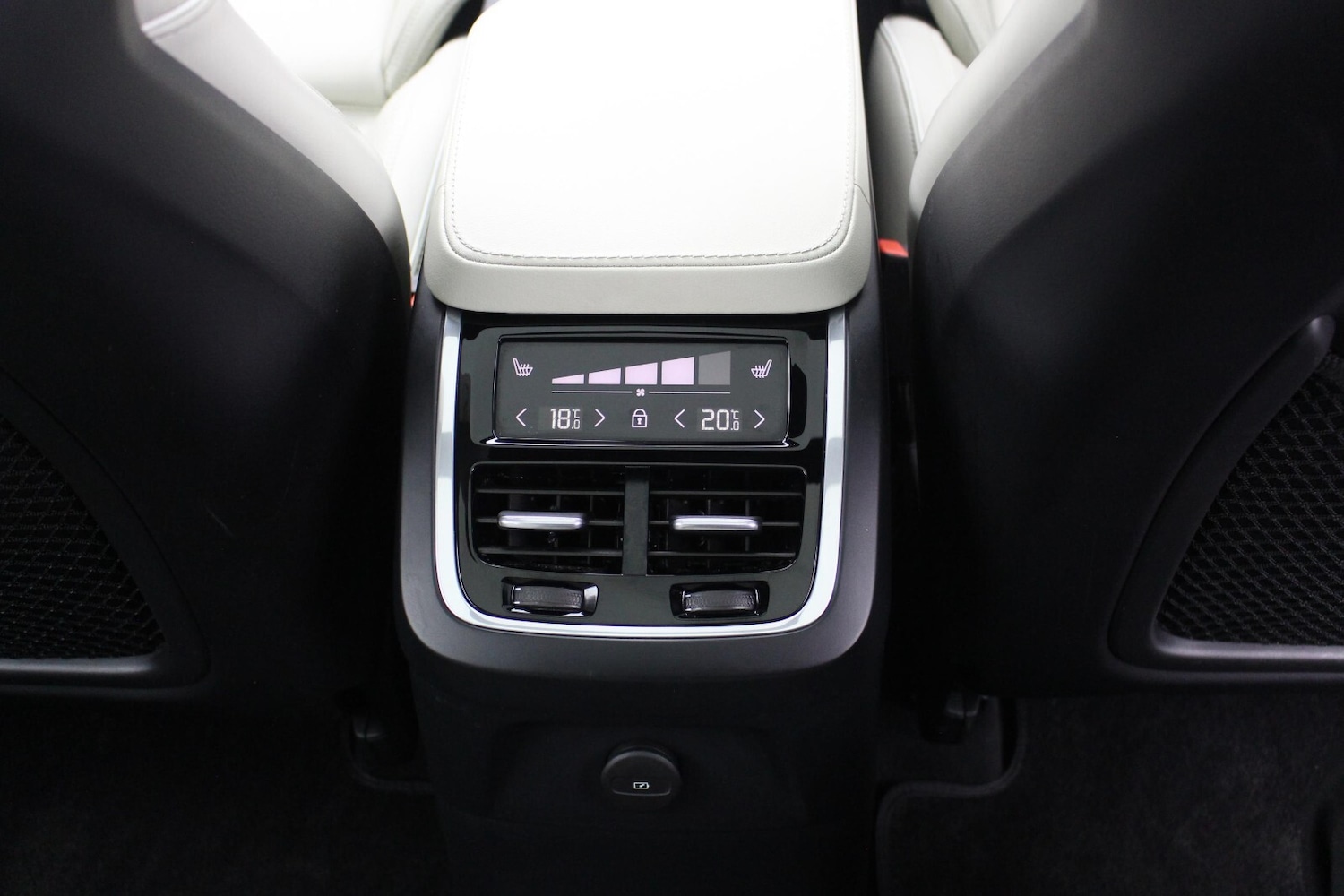 Used Volvo XC90 2023 for sale - 76479645: Photo 37