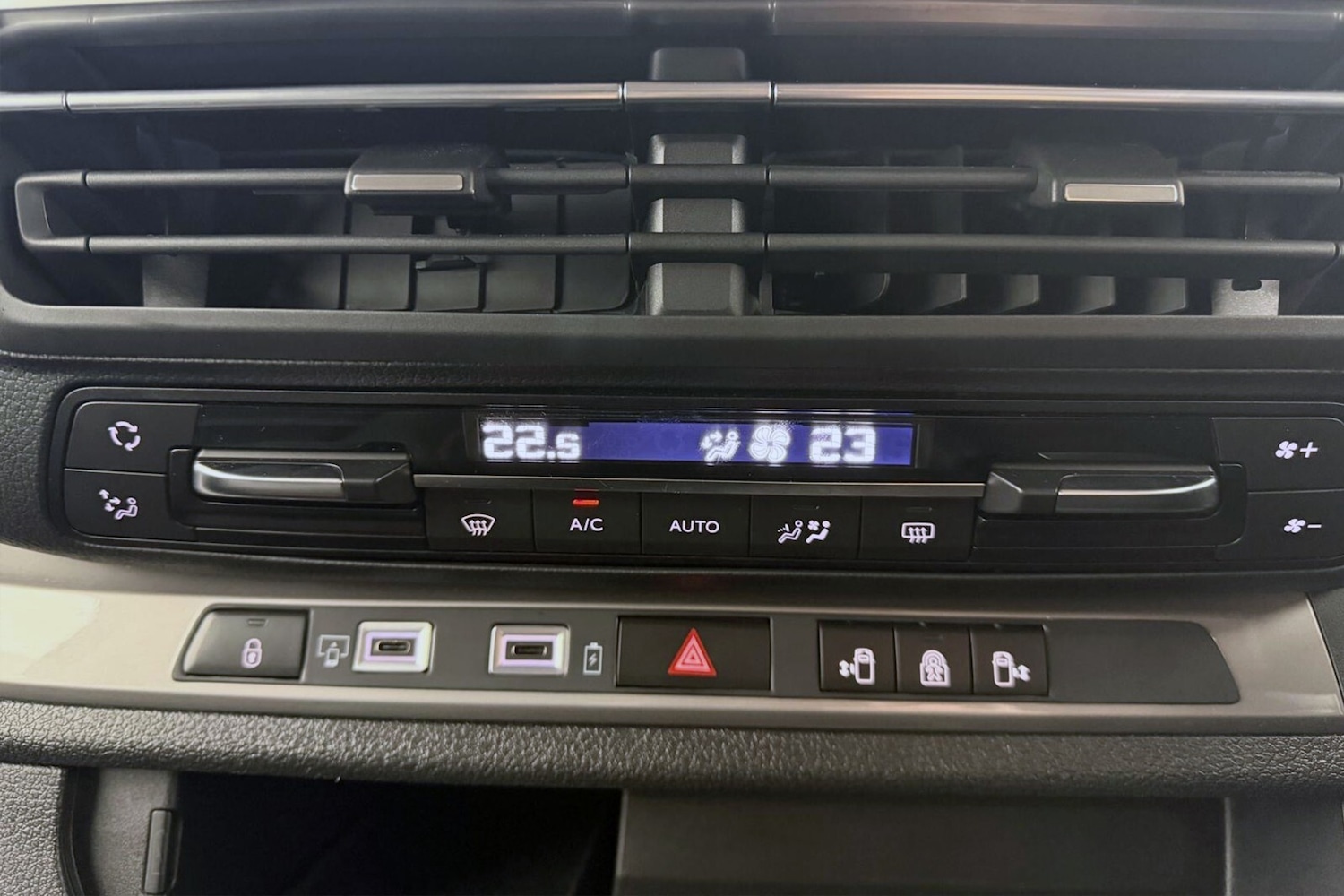 Used Peugeot Traveller 2024 for sale - 77205663: Photo 23