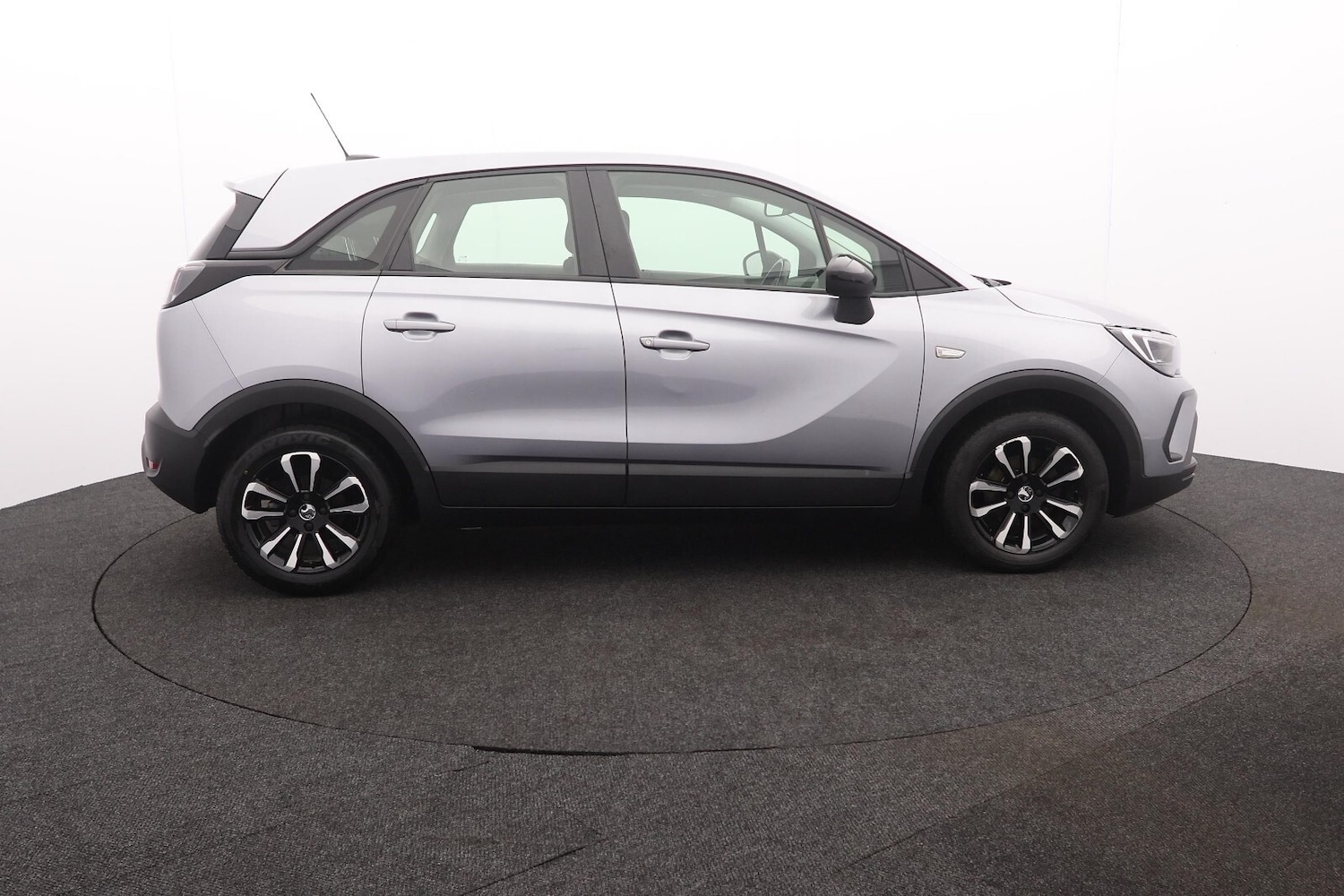 Used Vauxhall Crossland 2021 for sale - 76533677: Photo 2