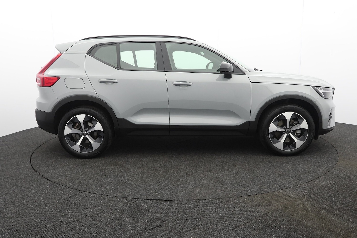 Used Volvo XC40 2025 for sale - 77031319: Photo 2