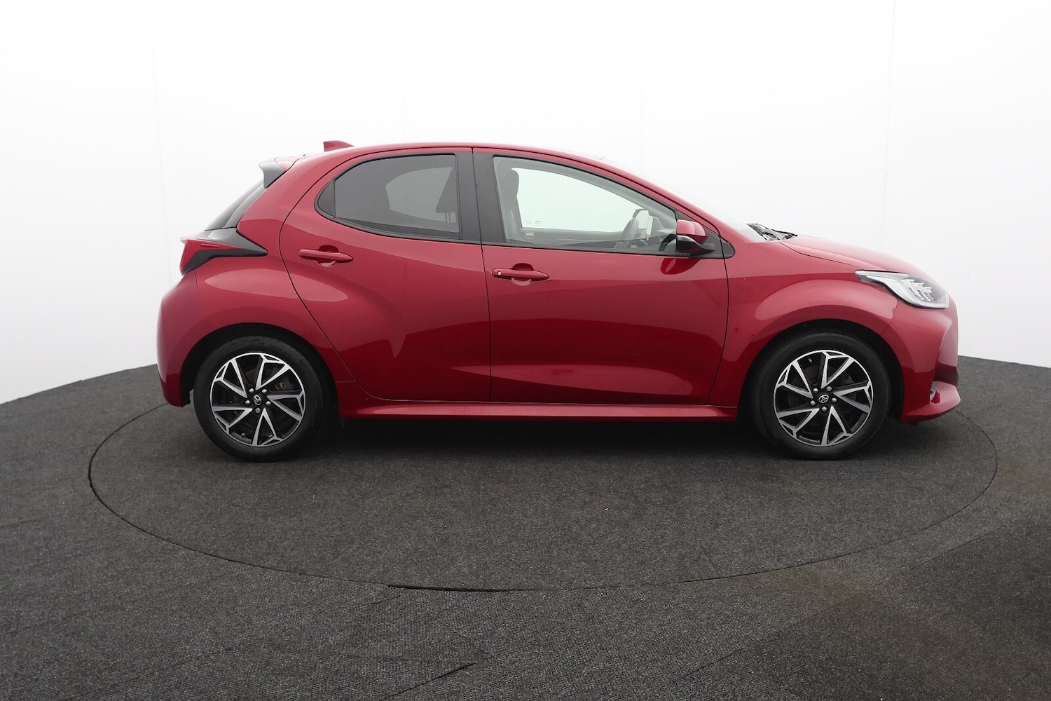 Used Toyota Yaris 2023 for sale - 76647831: Photo 2