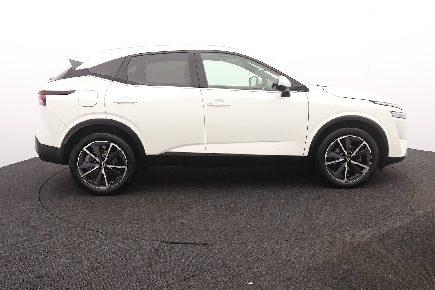 Used Nissan Qashqai 2022 for sale - 77063289: Photo 2