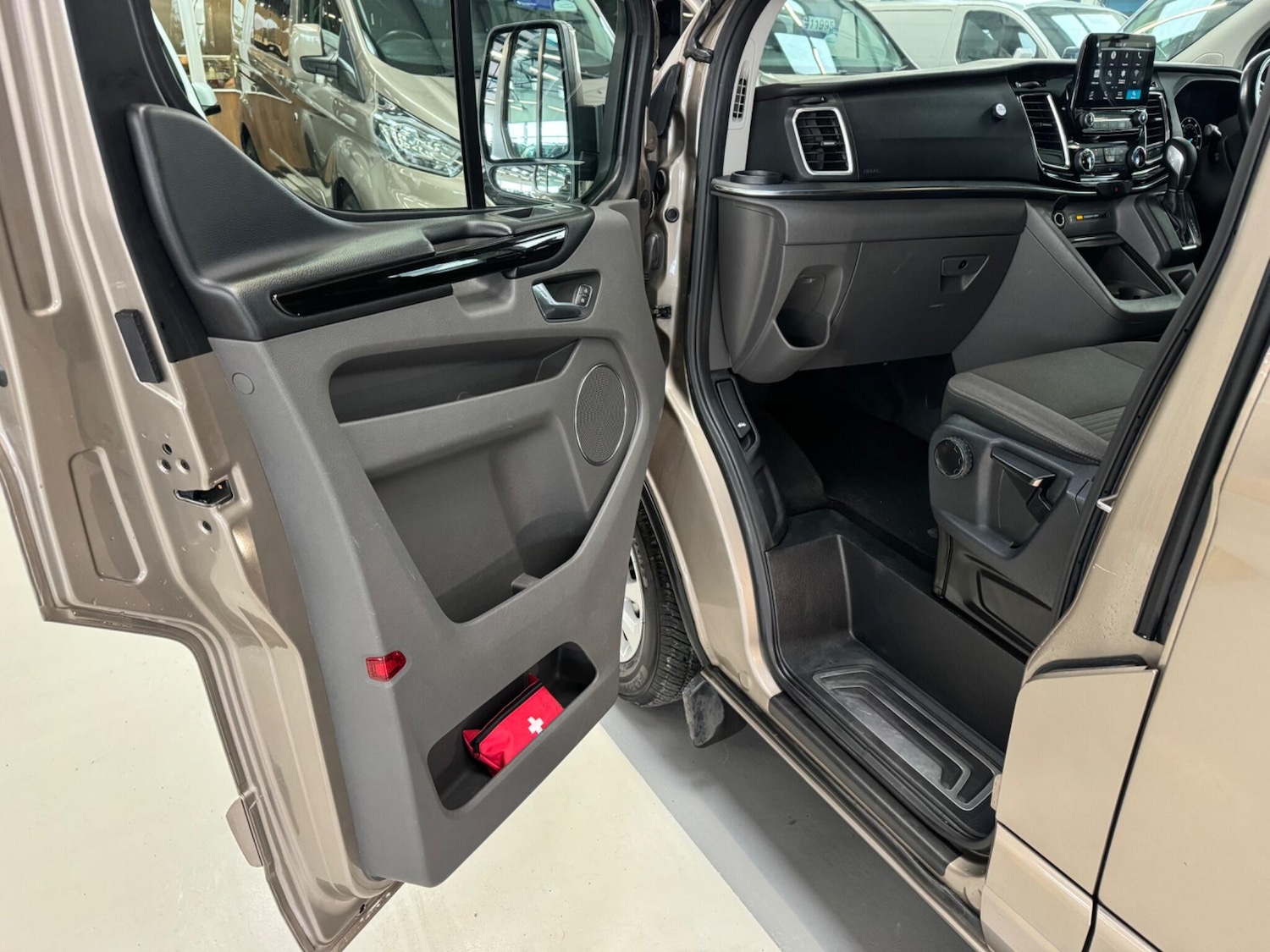 Used Ford Tourneo Custom 2018 for sale - 77410852: Photo 30