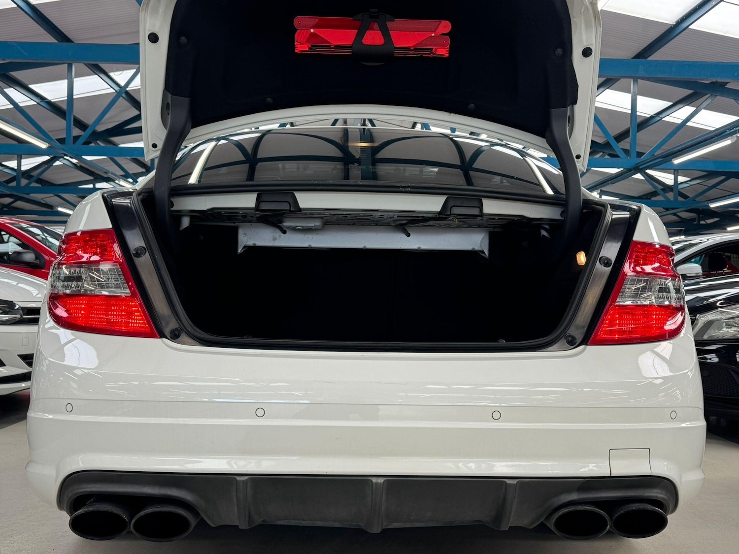 Used Mercedes-Benz C Class 2010 for sale - 77898401: Photo 40