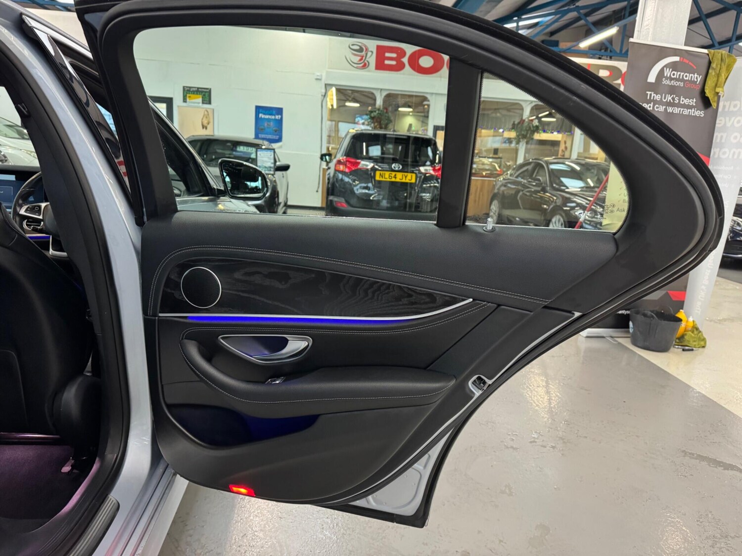 Used Mercedes-Benz E Class for sale - 77364287: Photo 25