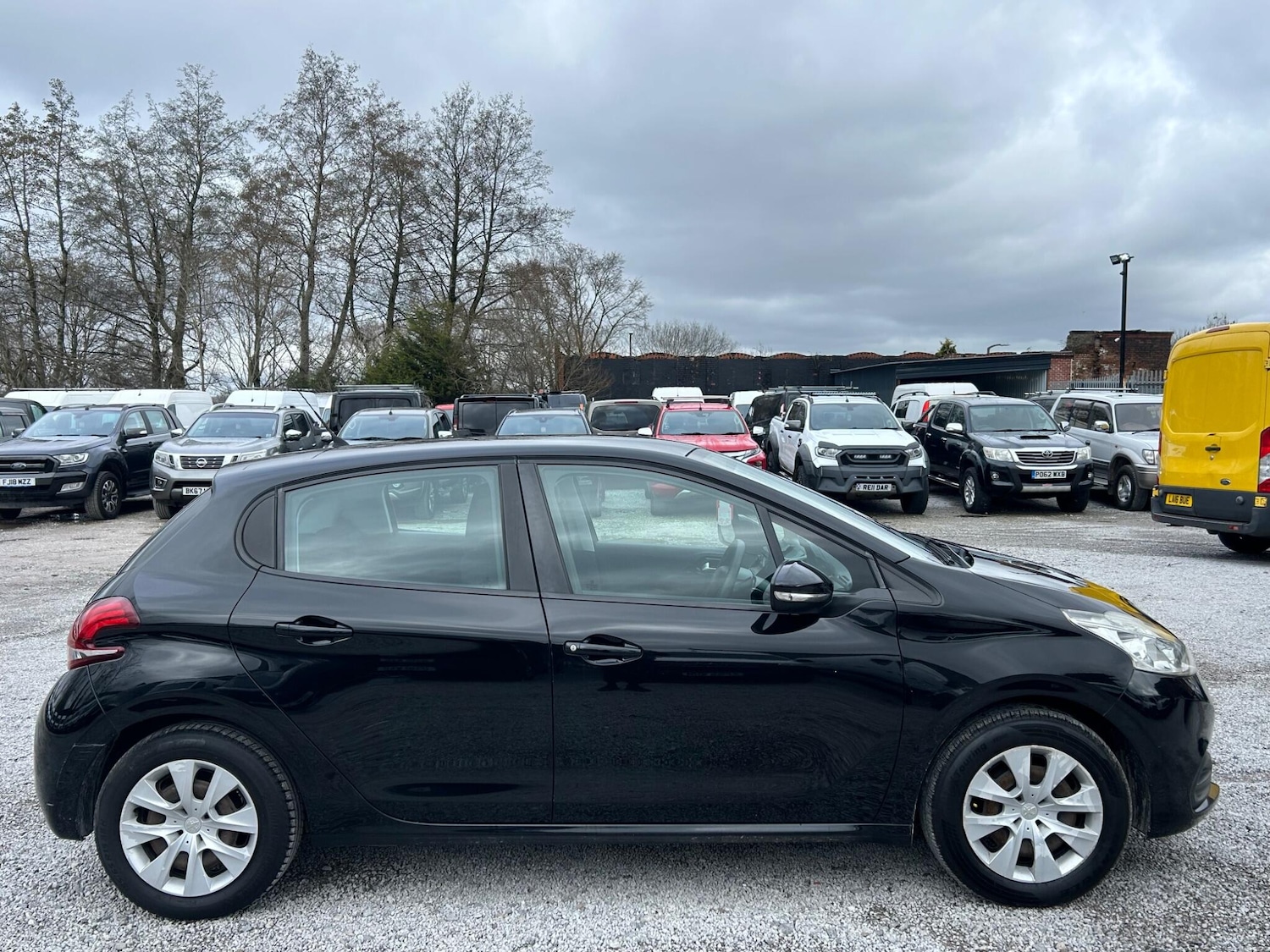 Used Peugeot 208 2015 for sale - 77559281: Photo 4